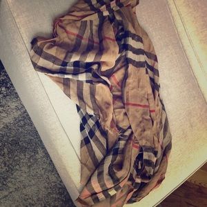 Burberry lightweight scarf